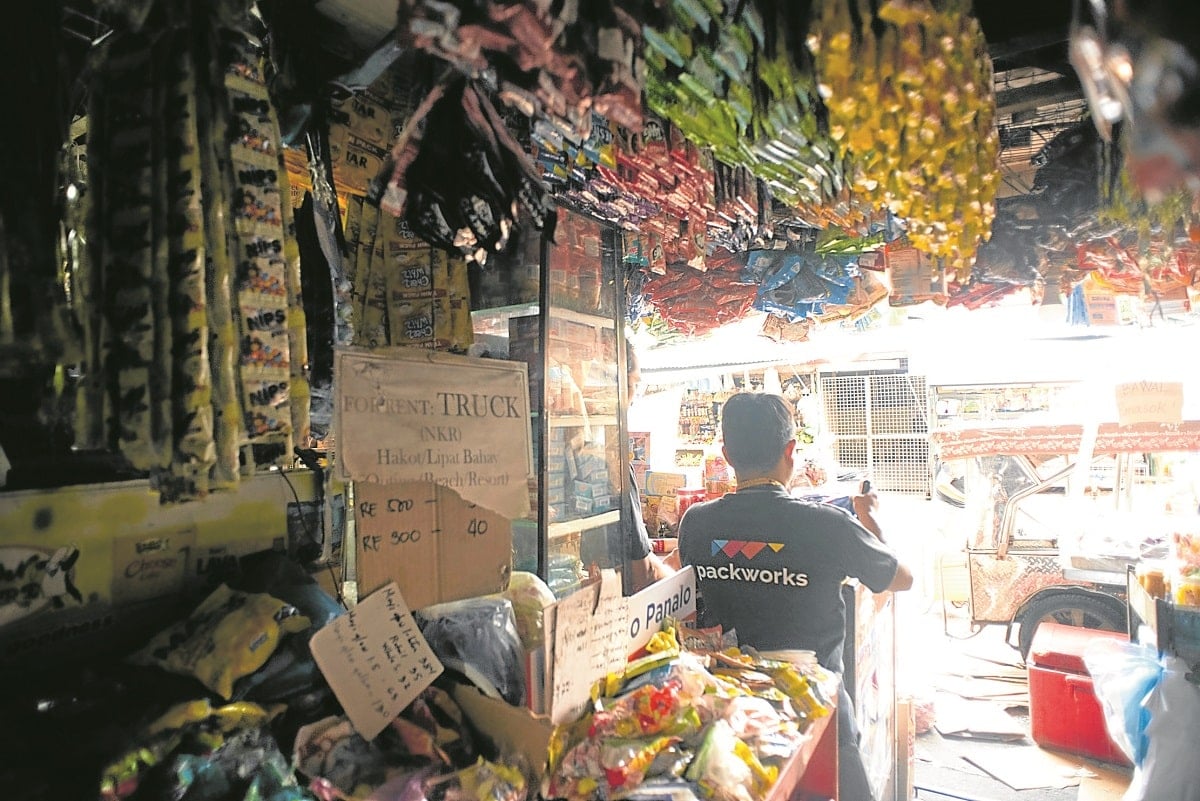 ‘Sari-sari’ stores see brisk energy drink, iced tea sales